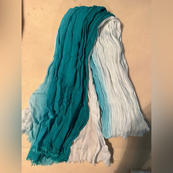 Scarfs - Picture 8 of 10